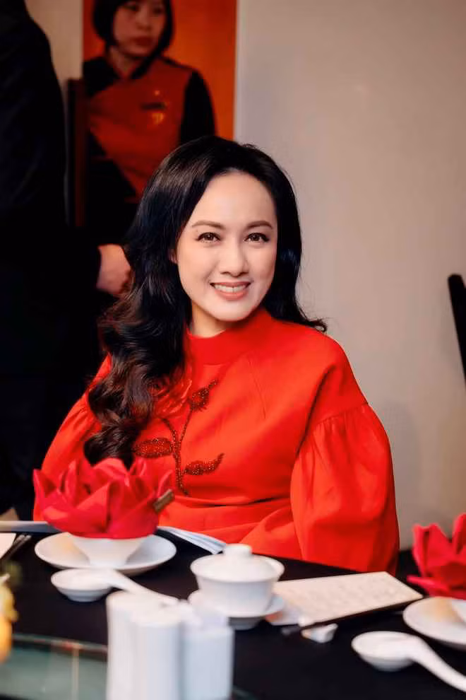 "Hoài Anh đẹp mà dễ thương gì đâu… Trời ơi! Không nói được nên lời" - mẹ nam MC nói.