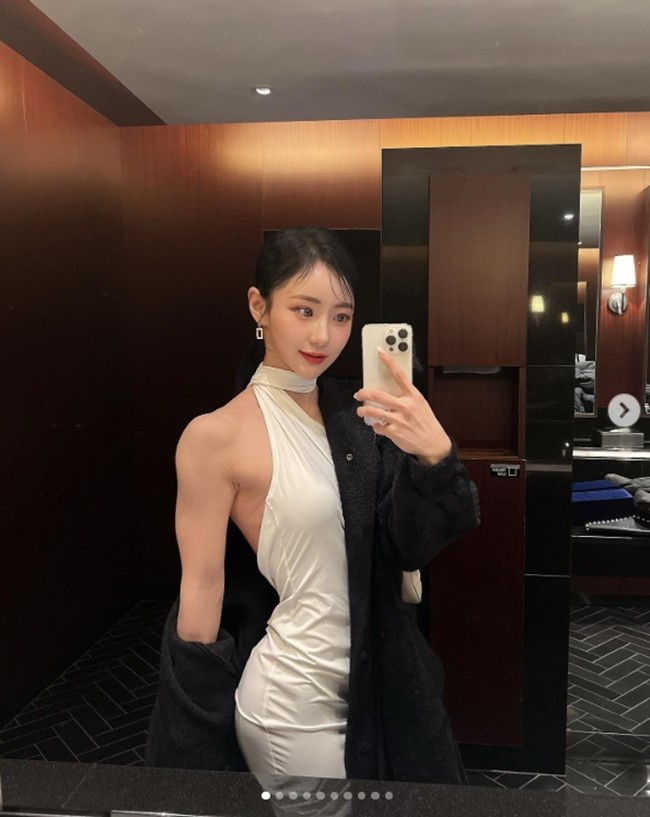 Thay vì chọn phương pháp “dao kéo” như nhiều cô gái, Mu Ni quyết tâm thay đổi ngoại hình bằng cách luyện tập.