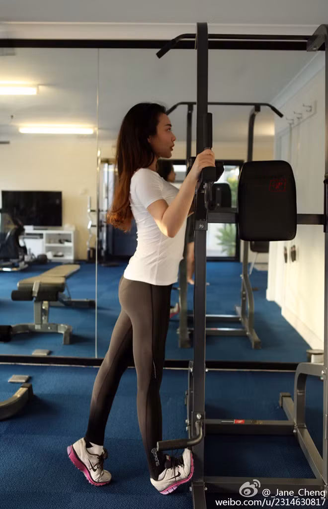 Jane bắt đầu trở thành khách quen của các phòng tập gym. Mỗi ngày, dù bận bịu hay mệt mỏi đến đâu, cô nàng cũng dành ra ít nhất 30 phút - 1 tiếng để tập luyện.