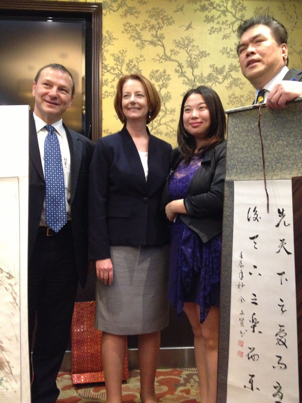 Thậm chí, Jane ngại ra đường, lúc nào cũng chỉ ru rú trong nhà. Kể cả khi đi chơi với bạn bè, cô nàng cũng ít nói chuyện và đương nhiên, chẳng bao giờ chịu chụp ảnh chung.