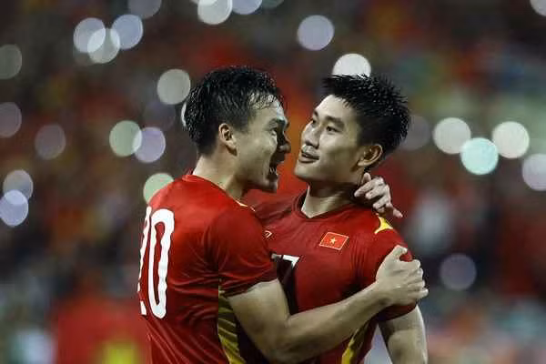 Xuất phát ở vị trí tiền đạo sở trường, Nhâm Mạnh Dũng không ít lần lập công cho U23 Việt Nam.