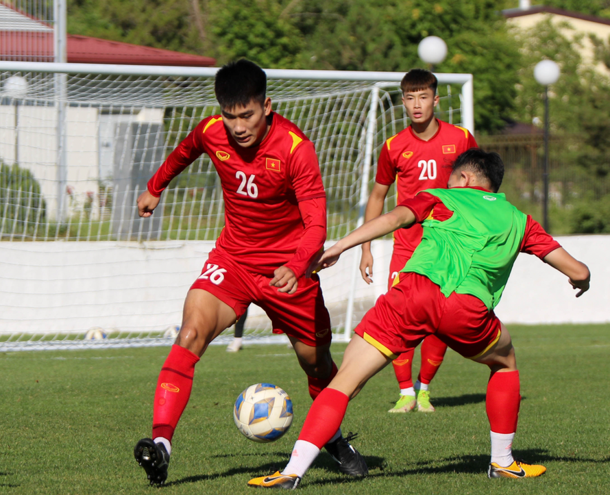 Với chiều cao lý tưởng và đọc tình huống nhạy cảm, cầu thủ đội tuyển U23 Việt Nam hoàn thành xuất sắc nhiệm vụ tại hàng phòng ngự khi được HLV Park Hang Seo tin tưởng.