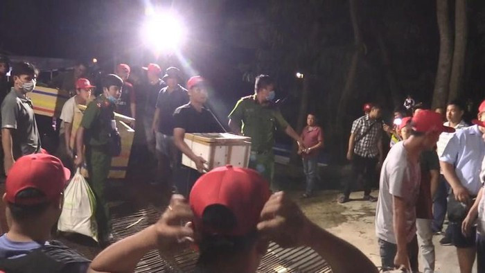 Do địa hình sông nước hiểm trở, muốn xâm nhập sới bạc này phải có phương tiện đi qua sống, nên khi các trinh sát vừa tiếp cận các con bạc đã bỏ chạy tán loạn.