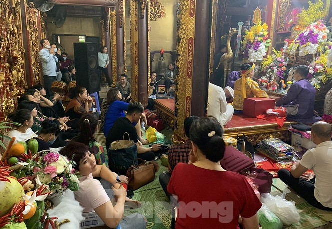 Trước tình hình diễn biến phức tạp của dịch bệnh Covid-19, Chủ tịch UBND tỉnh Thanh Hoá đã có văn bản yêu cầu, kể từ 17 giờ ngày 13/3/2020, dừng đón khách tham quan du lịch tại các di tích lịch sử văn hóa, thắng cảnh trên địa bàn tỉnh.