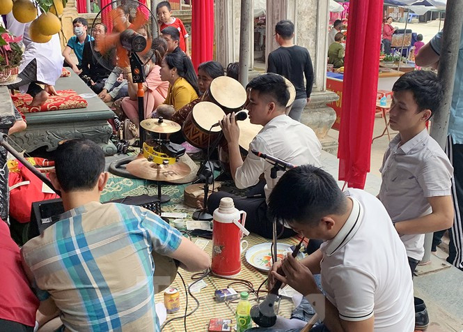 Đền Sòng trở thành nơi linh thiêng, nơi sinh hoạt tín ngưỡng không thể thiếu của cư dân địa phương khiến nhiều người vẫn đổ về nơi đây làm lễ