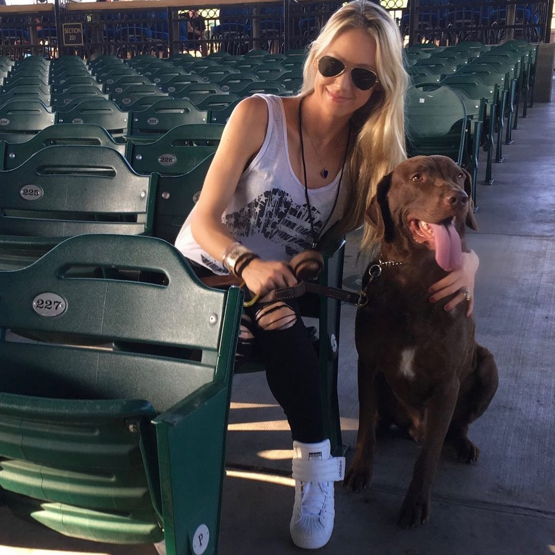 Năm 2002, Anna Kournikova được bình chọn là người phụ nữ quyến rũ nhất thế giới và xuất hiện trên trang bìa của các tạp chí đình đám Maxim, FHM. Cô thậm chí còn có vai khách mời trong bộ phim sitcom ăn khách Friends.