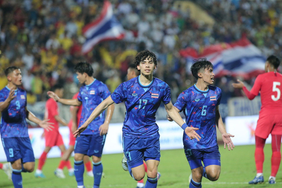 Thang 5 sao Singapore, U23 Thai Lan tro lai voi cuoc dua ban ket-Hinh-3