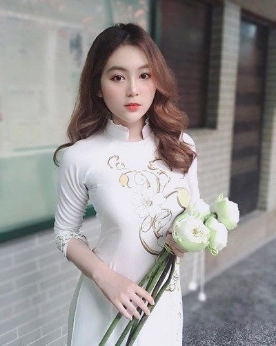 Trần Trân cho biết, công việc hiện tại giúp cô có thu nhập khá ổn định đủ để nuôi cả gia đình. Vì thế, cô luôn tránh xa những cám dỗ để không gây ảnh hưởng đến danh tiếng của mình.