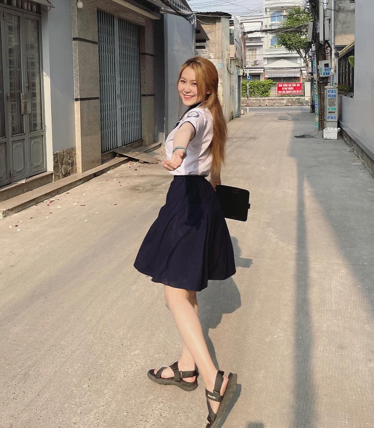 Trần Trân tạo nên sức hút mạnh mẽ trên MXH vậy là nhờ sở hữu thân hình siêu quyến rũ với số đo 3 vòng 83-58-92.