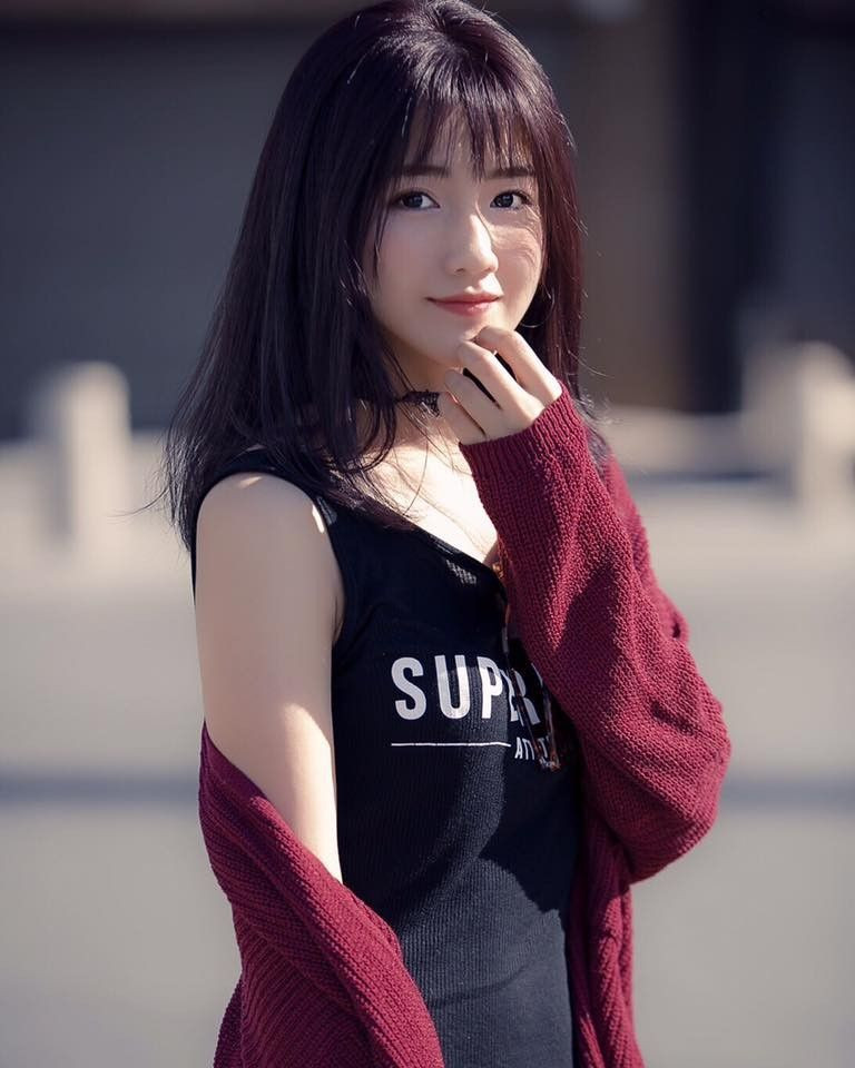 Đôi chân thon gọn và nuột nà của Kiều Trinh làm bao ánh nhìn xao xuyến, có thể nói cô nàng là một trong những nữ diễn viên có ngoại hình vượt trội nhất nhì làng Vbiz.