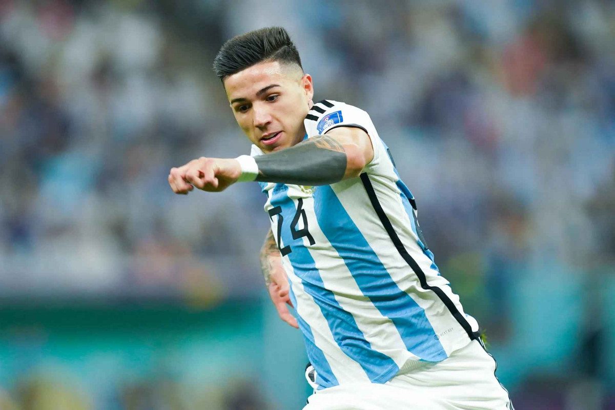 Tổng cộng, Enzo Fernandez đã đá 24 trận cho Benfica mùa này, bao gồm 13 trận ở giải VĐQG, 4 trận ở vòng sơ loại và 5 trận ở Champions League, kèm thêm 2 trận ở Cúp QG.