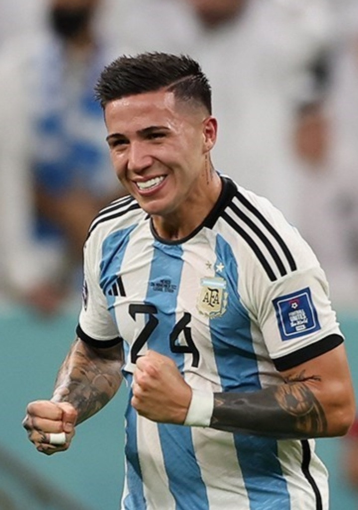 Sau 13 năm rèn giũa, Fernandez được đôn lên đội một năm 2019. Tiếp đó là quãng thời gian rèn giũa khi được cho mượn tại CLB đồng hương Defensa y Justicia.