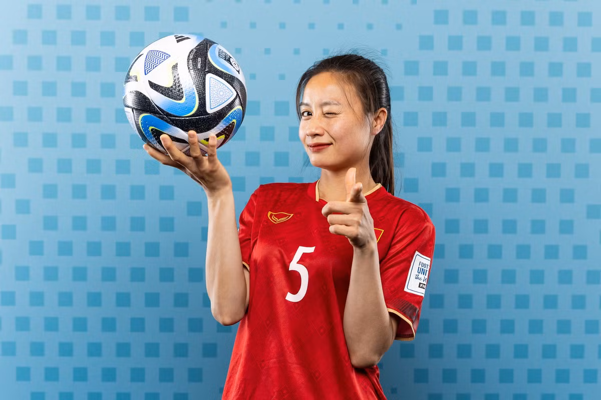 Hoàng Thị Loan tạo dáng rất đáng yêu.