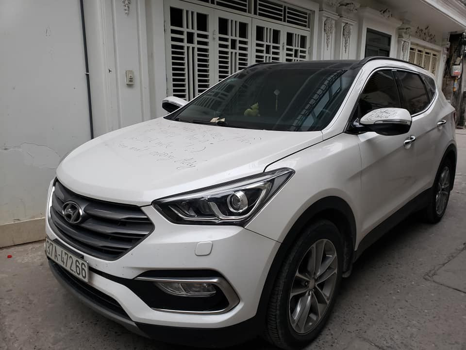 Một chiếc xe sang đỗ chắn ngõ và nhận ngay cái kết không thể đắng hơn.