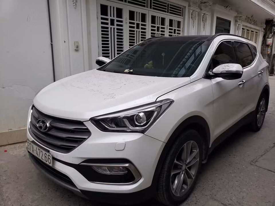 Một chiếc xe sang đỗ chắn ngõ và nhận ngay cái kết không thể đắng hơn.