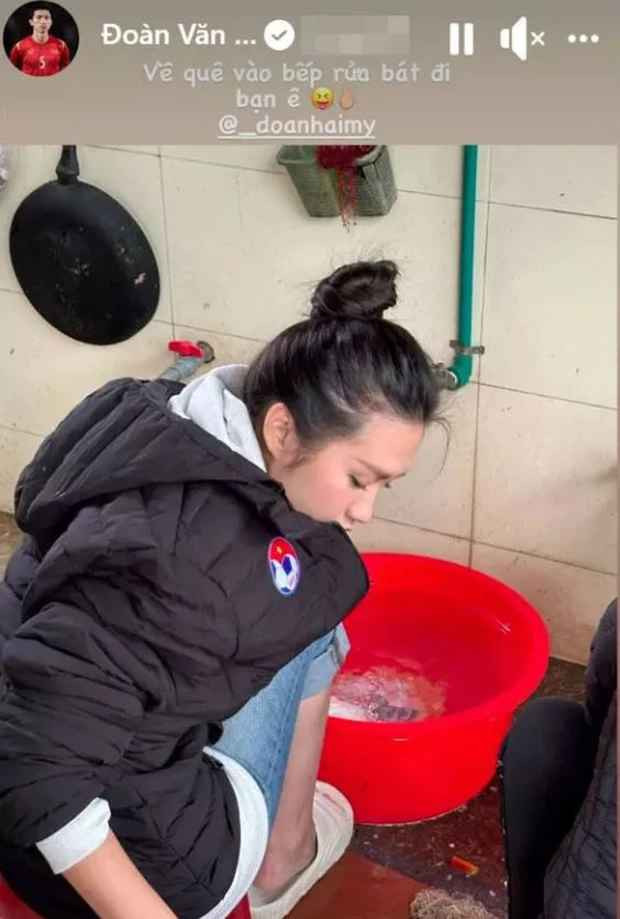 Ông Thắng cũng cho biết thêm gia đình hai bên cũng chưa chính thức đến gặp mặt để bàn chuyện tương lai của Văn Hậu và Doãn Hải My.