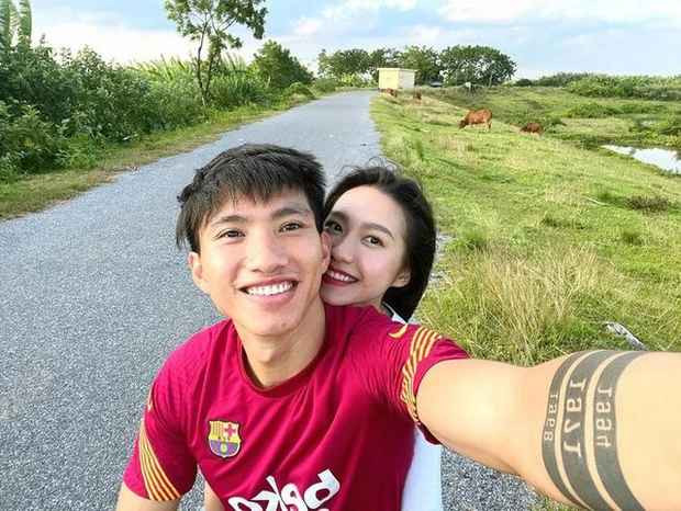 Ông Thắng tiết lộ ông cũng chỉ cập nhật thông tin qua mạng xã hội chứ Văn Hậu chưa chính thức đặt vấn đề về chuyện kết hôn với bố mẹ.