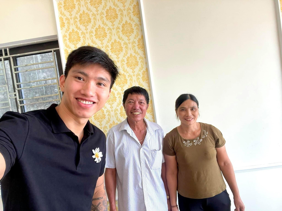 Theo chia sẻ của một số người bạn cặp đôi chàng cầu thủ và bạn gái Top 10 Hoa hậu Việt Nam sẽ tổ chức kết hôn vào đầu năm sau.