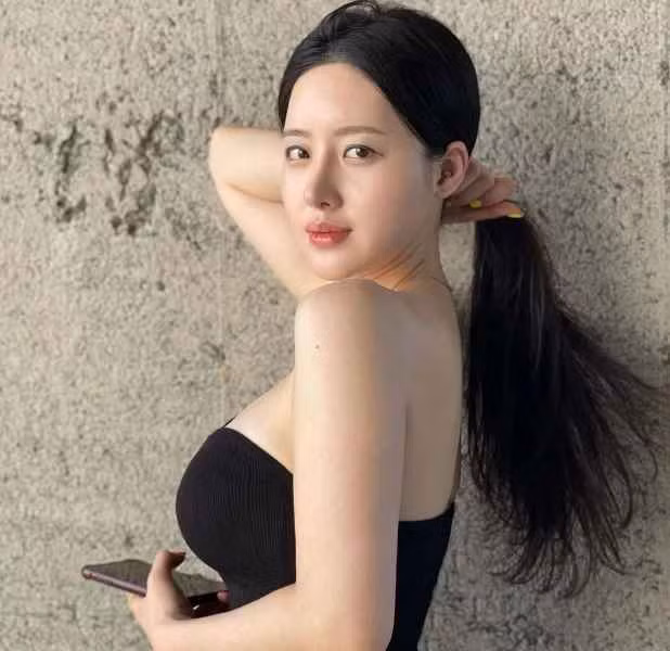 Tuy thân hình khá mũm mĩm nhưng Solbi lại được đánh giá là quyến rũ và tràn đầy sức sống.