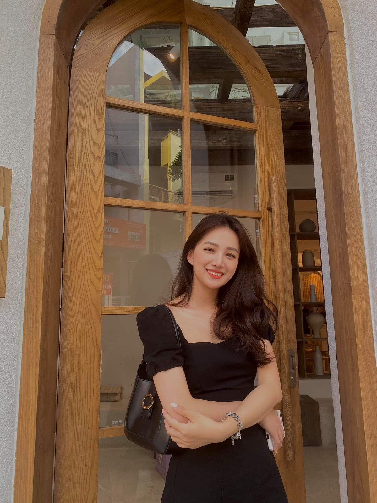 Mặc dù các nạn nhân bị lôi kéo vào vụ việc này đã lên tiếng đính chính, tuy nhiên những video, hình ảnh sai sự thật vẫn đang lan truyền trên mạng xã hội và nhận được lượng tương tác khủng, thu về hàng triệu lượt xem.