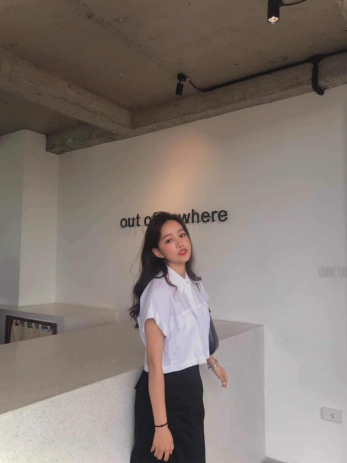 Chị Châu cho biết, lúc đầu khi biết hình ảnh cá nhân bị đăng lên mạng xã hội với mục đích "câu view", chị không quan tâm vì đây không phải là lần đầu tiên chị gặp phải trường hợp như vậy. Tuy nhiên, vụ 4 tiếp viên hàng không đang gây bức xúc trong dư luận nên người thân, bạn bè hỏi thăm chị liên tục, chị thấy cần phải lên tiếng đính chính.