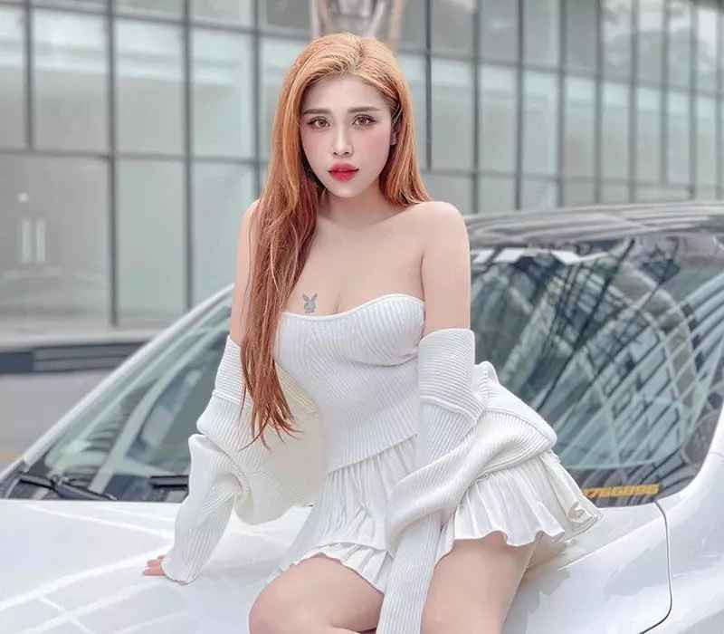 Pinky Bảo Trân có tên thật là Thân Thuỳ Bảo Trân, được nhiều người dùng mạng xã hội biết đến khi đóng phim online. Từ đó đời tư hay phong cách cá nhân của cô cũng được quan tâm.