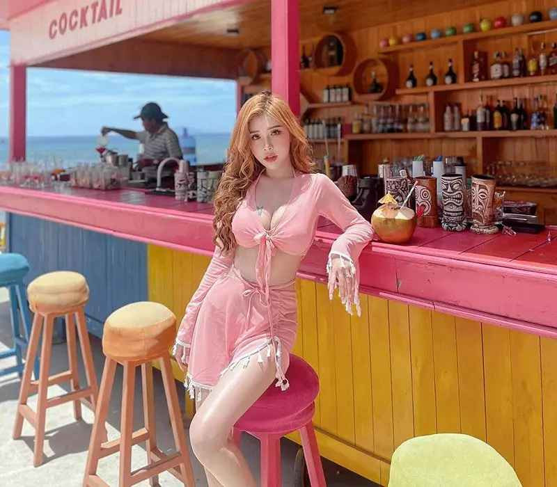 Hot girl "Ghiền mì gõ" chia sẻ số đo 3 vòng thực tế của mình là: 89 – 58 – 92, chiều cao 1m62 và cân nặng 47kg.