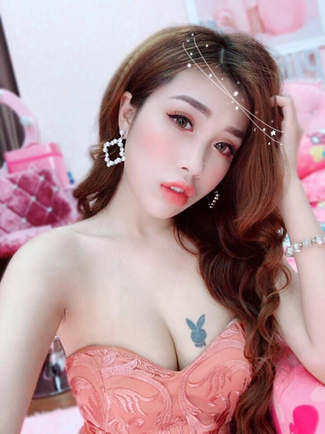 Pinky Bảo Trân luôn nỗ lực duy trì hình thể này bằng cách chăm chỉ tập luyện thể thao, ăn uống khoa học để giữ dáng.