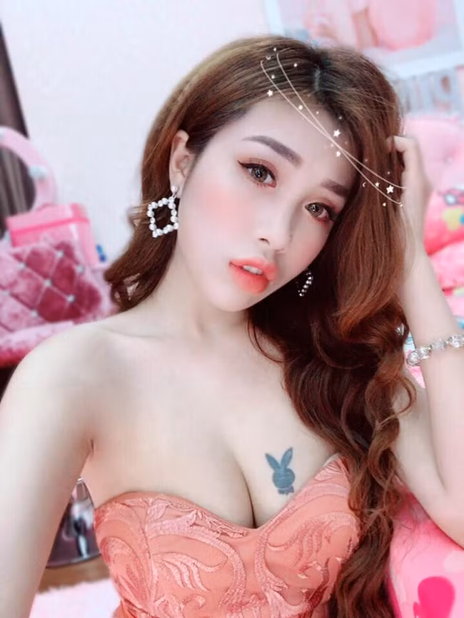 Pinky Bảo Trân luôn nỗ lực duy trì hình thể này bằng cách chăm chỉ tập luyện thể thao, ăn uống khoa học để giữ dáng.