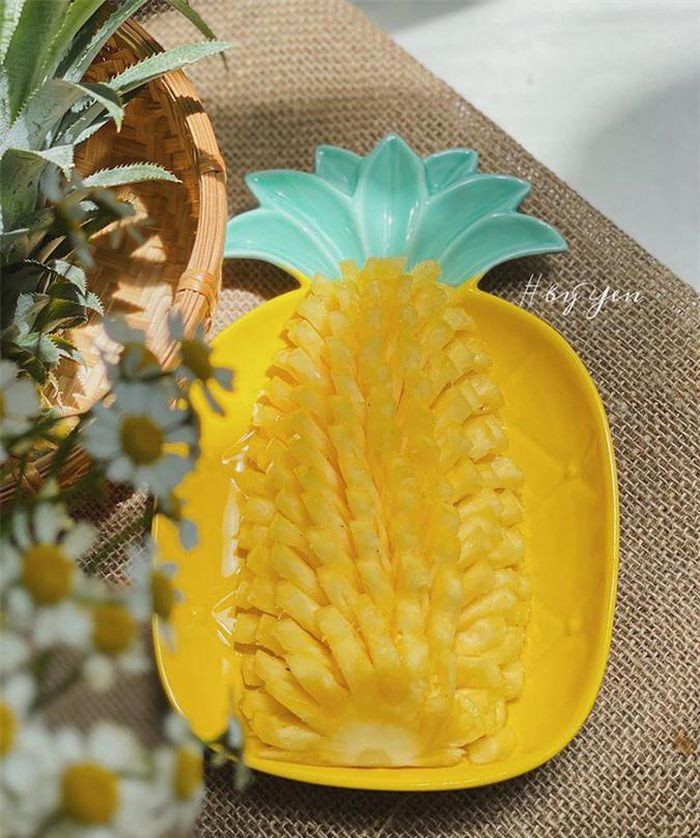 Bên cạnh những lời bình luận, dân mạng cũng được dịp khoe luôn những màn bổ dứa siêu đẹp của mình.