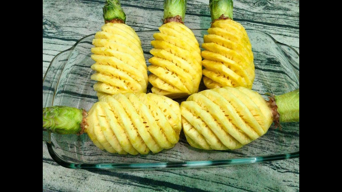 Lời giải thích trên khá có lý nhưng trong mắt netizen Việt thì cách gọt dứa bỏ mắt truyền thống vẫn là tiêu chuẩn của sự "chân ái".