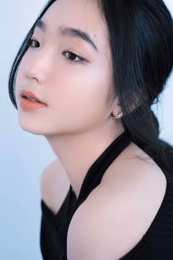 Không lâu sau, hot girl 2K2 cũng nhanh chóng chia sẻ bài viết về để thông báo với người hâm mộ. Được biết, quyết định đăng ký thi Hoa hậu đã được Vân Anh ấp ủ và lên kế hoạch từ lâu.