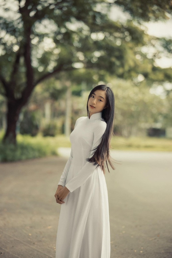 Bên dưới phần bình luận, độc giả không khỏi phấn khích và vui mừng trước thông tin này. Bởi nếu ai theo dõi Vân Anh từ lâu, hẳn sẽ biết cô nàng là người “tài sắc vẹn toàn” đúng nghĩa.