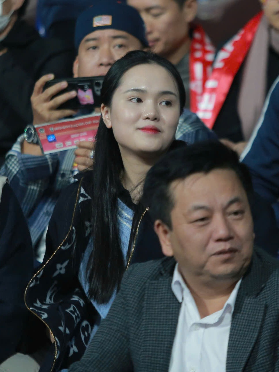 Thân là ái nữ nhà cựu chủ tịch CLB Sài Gòn FC nhưng Quỳnh Anh được đánh giá khá thân thiện và dễ gần.