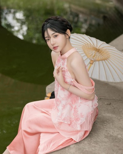 Gương mặt của nữ TikToker luôn tươi tắn, rạng rỡ dù quay video trong nhiều giờ.