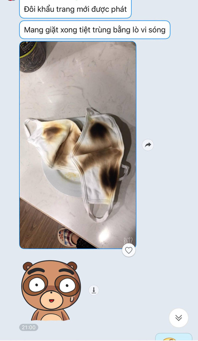 Co gai can than giat sach khau trang roi tiet trung bang cach co 1-0-2