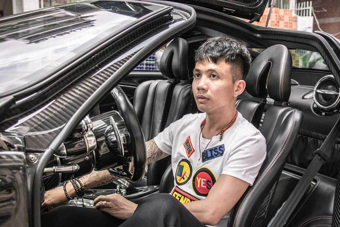 Ở trong một video, Minh Nhựa còn khoe đã được cấp đai đen với môn võ taekwondo.