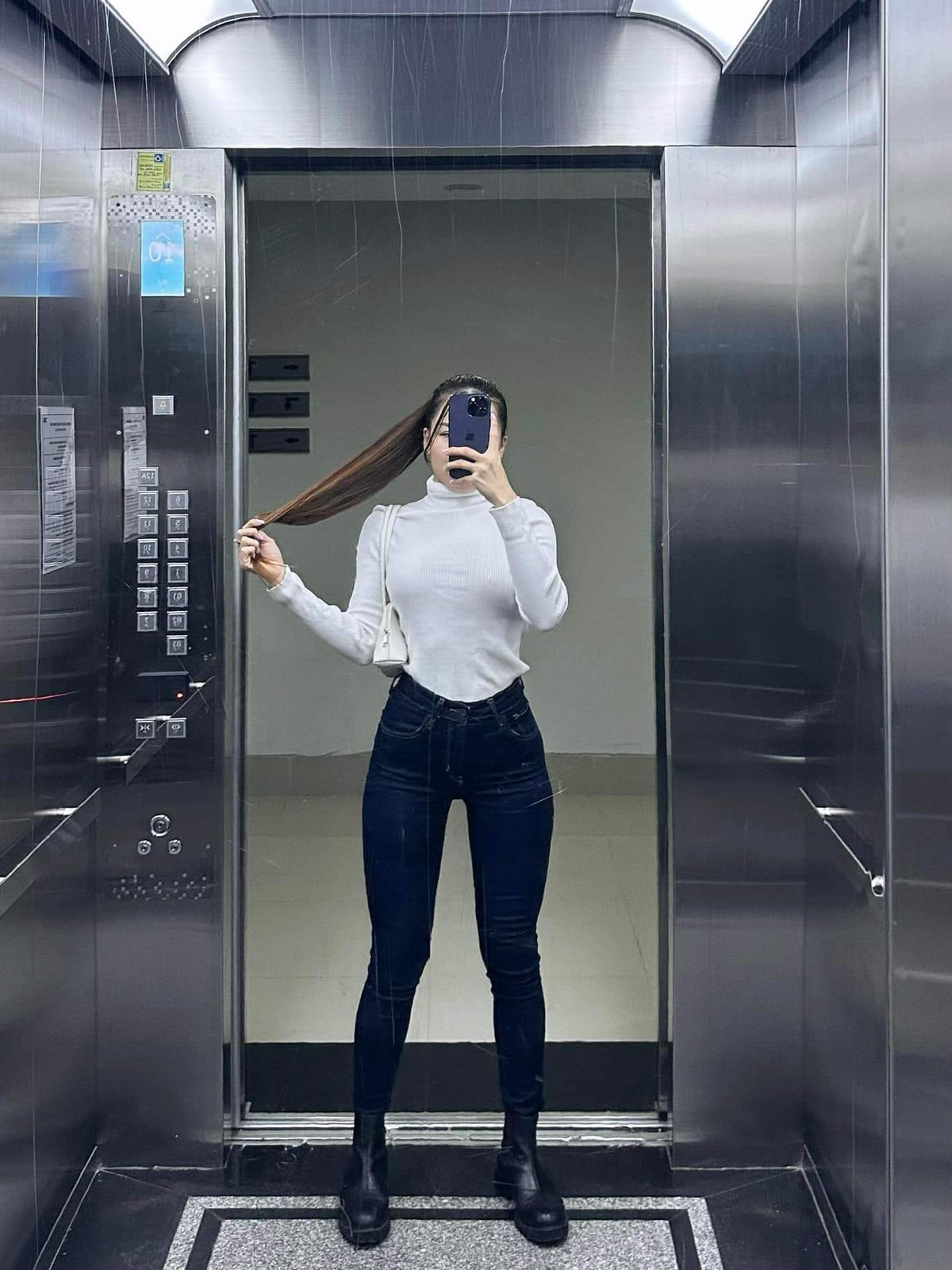 Bạn gái Đặng Văn Lâm có tên đầy đủ là Bùi Thị Yến Xuân sinh năm 1991, cô là huấn luyện viên thể hình tại TP.HCM.