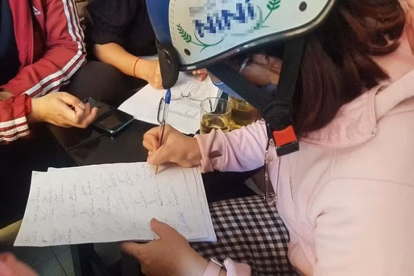 Cong an TP.HCM tiep nhan hang tram don to cao Coolcat