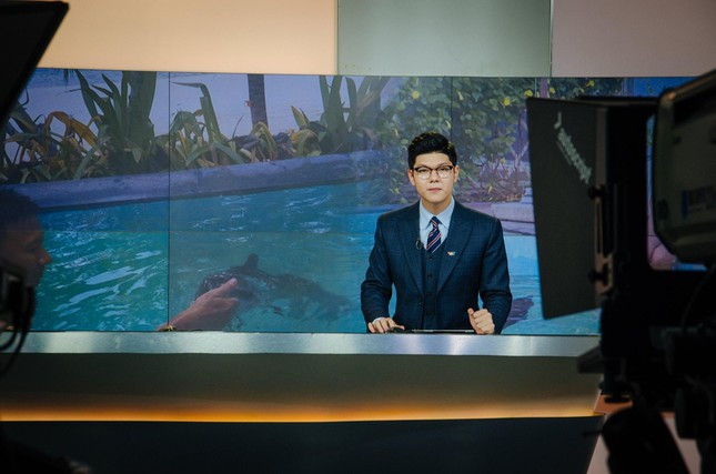 Được biết, Mạnh Cường là cựu sinh viên Học viện Ngân hàng, chuyên ngành Ngân Hàng. Từ thời còn là sinh viên, chàng trai Ngân hàng đã bộc lộ niềm đam mê đặc biệt với nghề MC, khi anh liên tục tham gia các cuộc thi MC trong khu vực. Lên năm 2, anh còn giành giải quán quân của 1 cuộc thi MC trong trường.