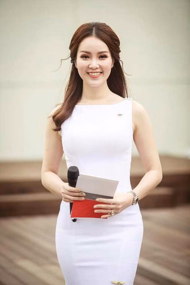 Trước khi trở thành BTV của Đài truyền hình Việt Nam, BTV Thụy Vân (sinh năm 1988) được biết đến nhiều hơn với ngôi vị Á hậu tại cuộc thi Hoa Hậu Việt Nam 2008. Đáng nói, thời sinh viên, cô từng theo học tại trường Đại học Ngoại thương. Đây là một trong những ngôi trường đào tạo khối ngành Kinh tế hàng đầu ở miền Bắc, và được mệnh danh là "lò đào tạo hoa hậu"...