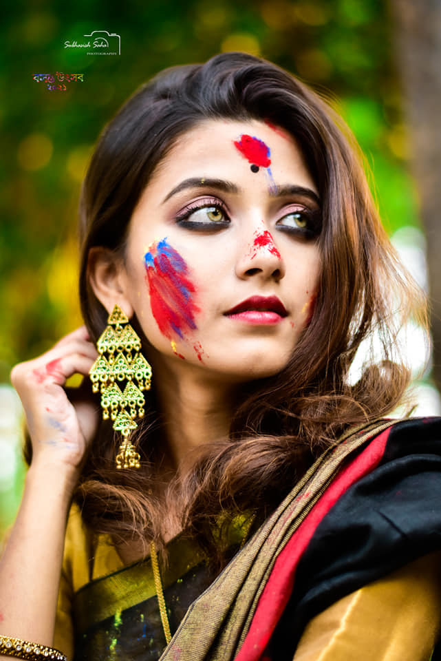 Theo tìm hiểu, cô nổi tiếng ấy có tên là Joyeeta Sanyal, 17 tuổi, sở hữu nét đẹp đặc trưng của người phụ nữ Ấn Độ.