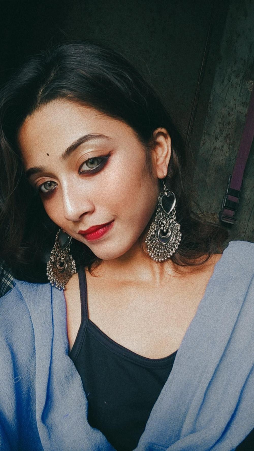 Đôi mắt hổ phách to và sâu, sống mũi thẳng, hàm răng đều cùng làn da trắng kết hợp tạo nên nhan sắc cực phẩm của Joyeeta Sanyal khiến ai nhìn vào cũng phải trầm trồ.