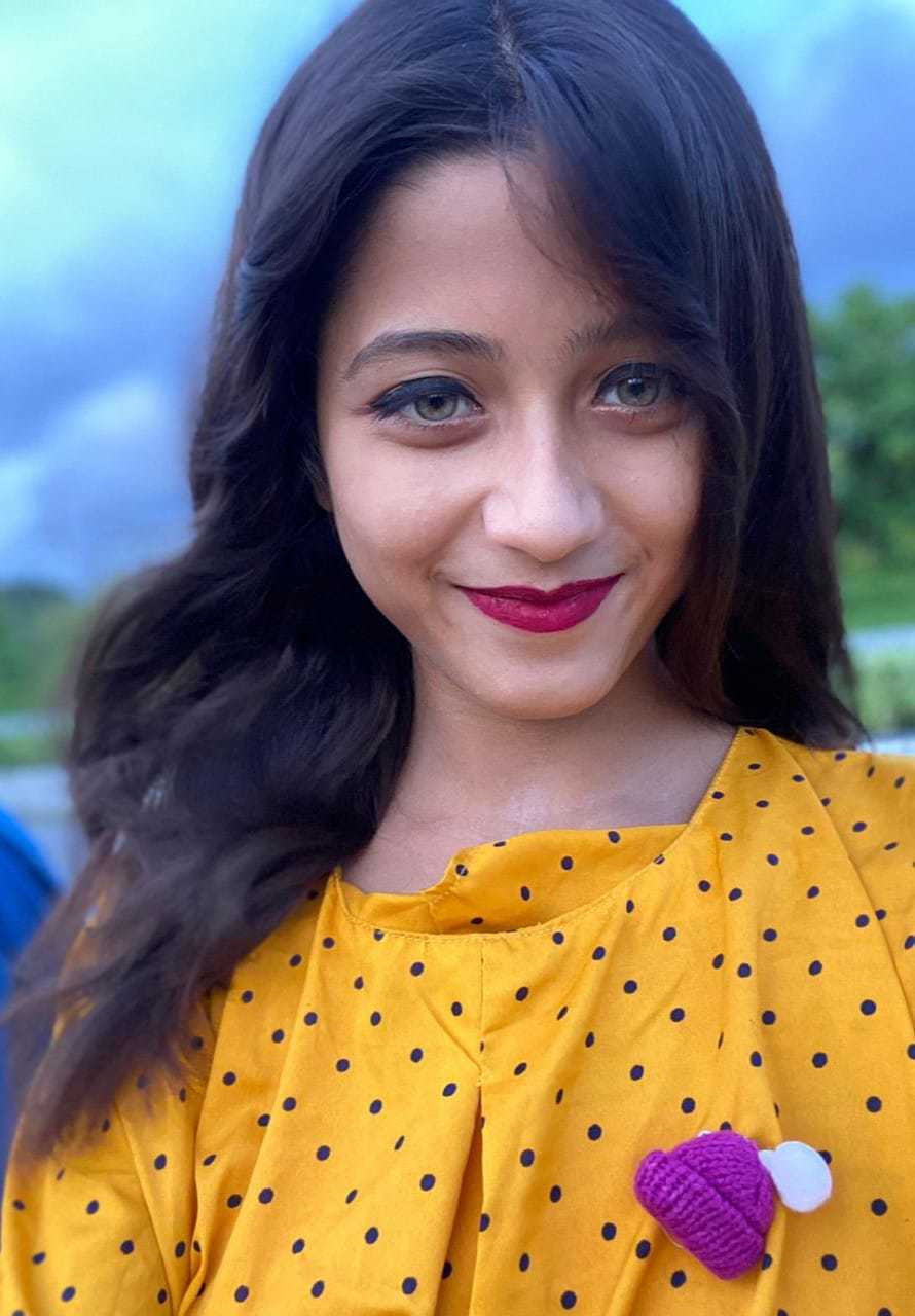 Tuy nhiên, chỉ một thời gian sau đó, nhờ lượt theo dõi lớn, Joyeeta Sanyal vụt lên thành người nổi tiếng và nhanh chóng nhận về những lời mời quảng cáo, mẫu ảnh.