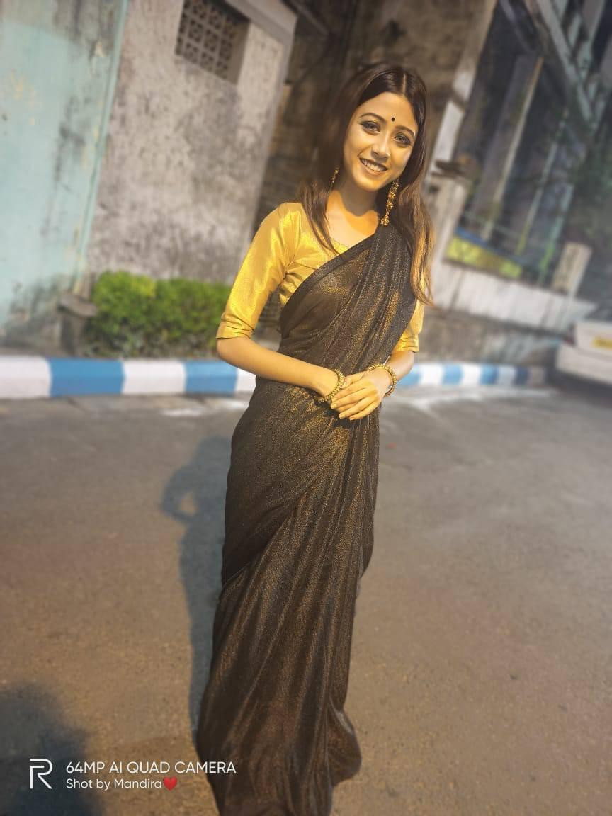 Nhờ sự nổi tiếng của những bức ảnh, Joyeeta Sanyal nhanh chóng trở thành hiện tượng mạng được nhiều người quan tâm.