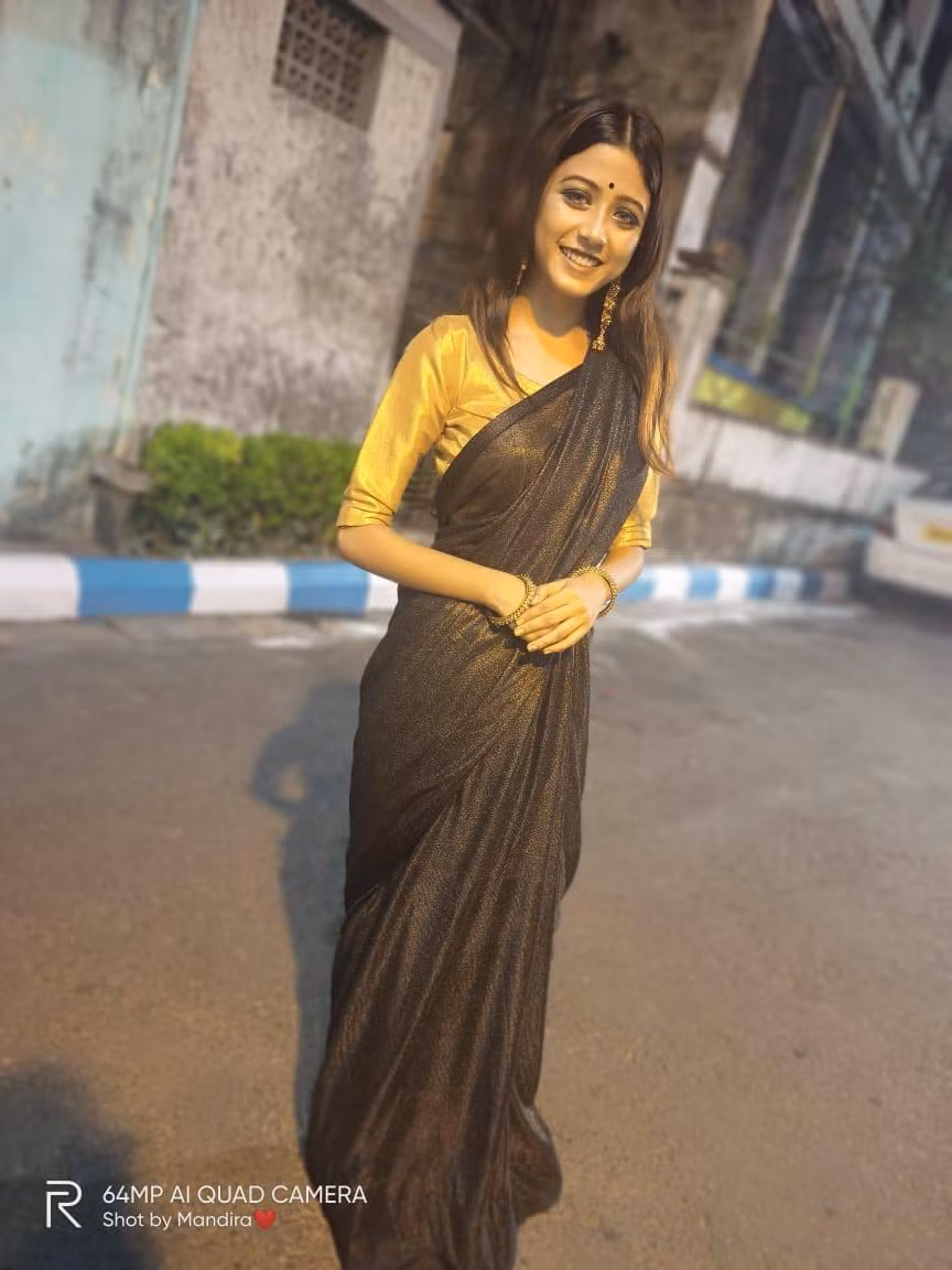 Nhờ sự nổi tiếng của những bức ảnh, Joyeeta Sanyal nhanh chóng trở thành hiện tượng mạng được nhiều người quan tâm.