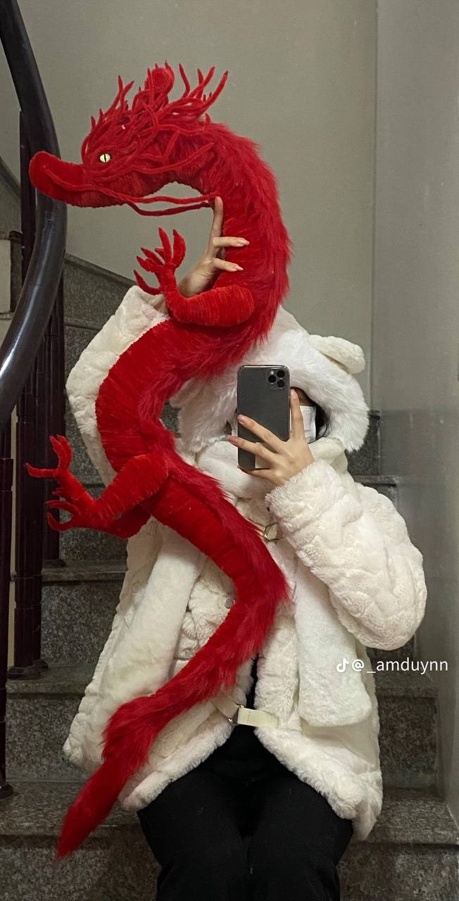 Đặc biệt người làm cần linh hoạt để tưởng tượng cách uốn nắn kẽm sao cho phù hợp, dán các chi tiết với nhau thật tỉ mỉ…