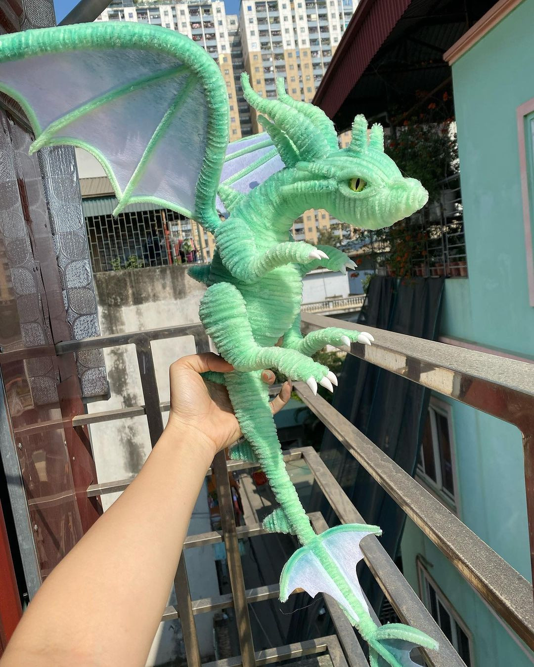 Ảnh những con rồng được làm từ kẽm nhung.