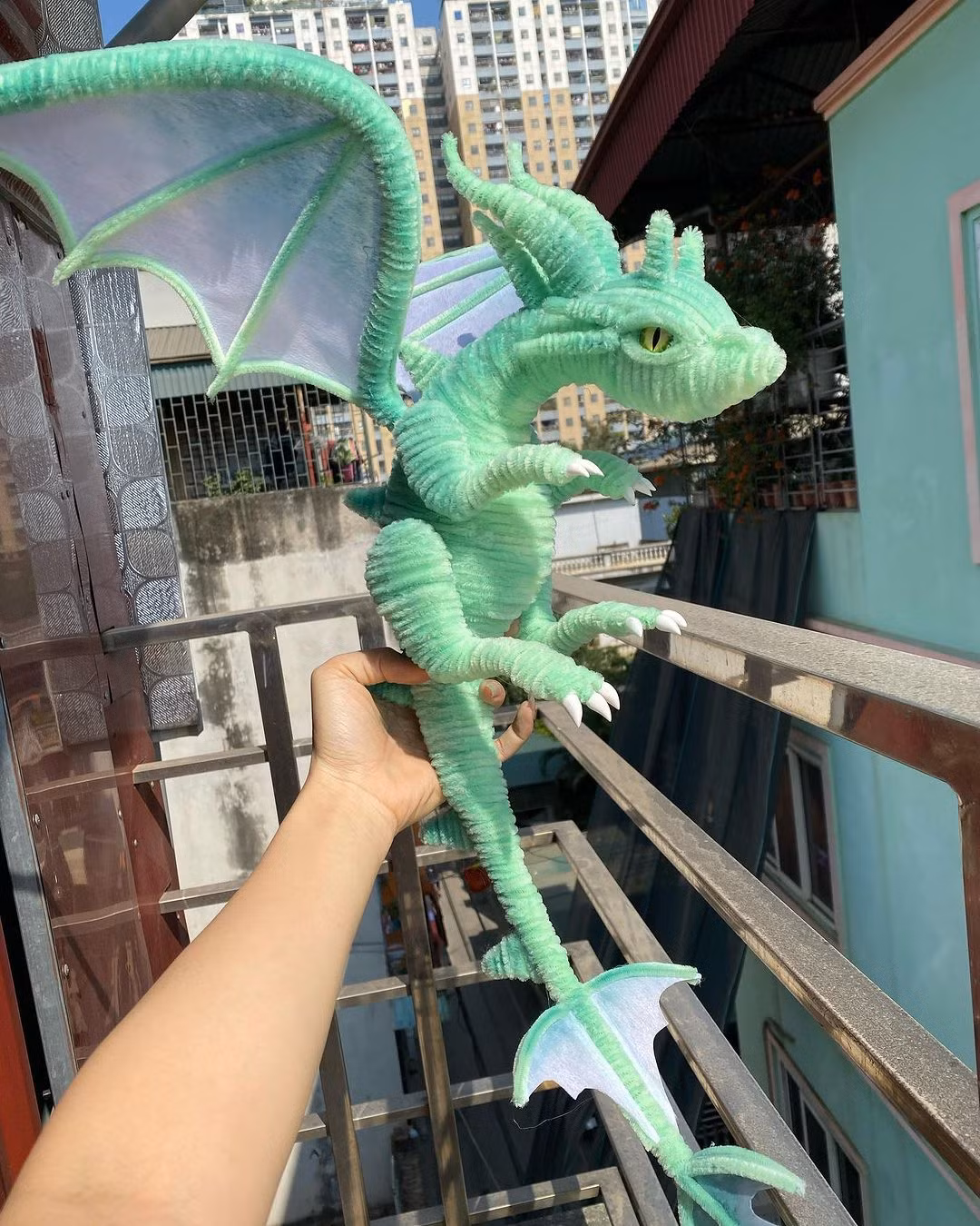 Ảnh những con rồng được làm từ kẽm nhung.