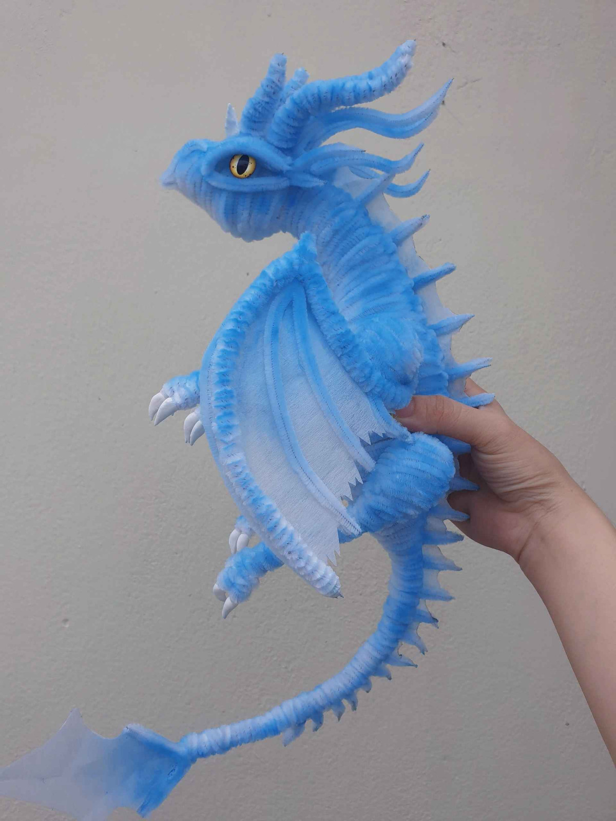 Có thể thấy, công sức bỏ ra để làm một chú rồng không hề nhỏ, đòi hỏi sự sáng tạo và khéo léo cao.